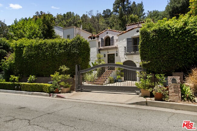 1407 N Beverly Dr