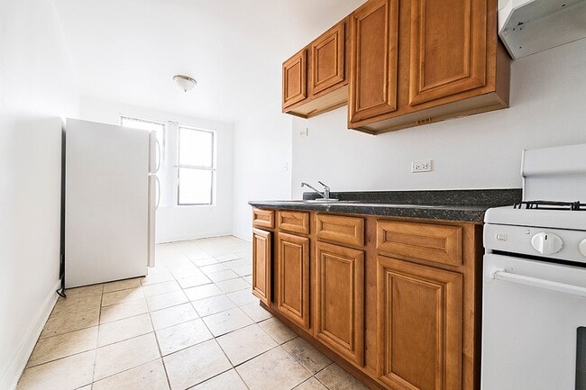 Photo - 808 W 76th St 7542-52 S Halsted Chicago, IL 60620