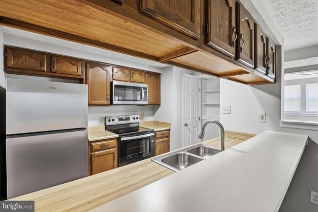 Photo - 907 Woodbridge Ct Unit C