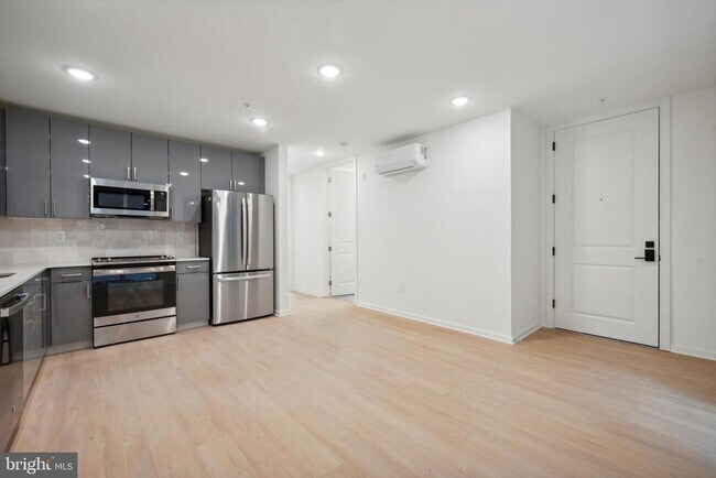 Building Photo - 225 N 12th St