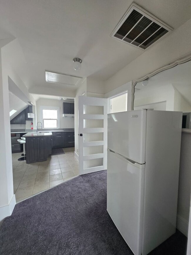 Photo - Upstairs 2bd/1ba Near Lake Merritt – $1,800