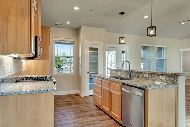 Photo - Beautiful 3 Bedroom Home Close to Billie Park in Paradise!