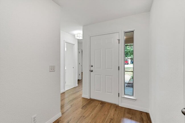 Photo - 1707 Primrose Ln
