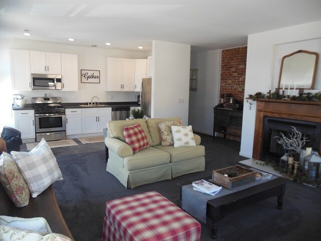 This apartments includes no furniture - 801 Jefferson St Unit 225 N 8th