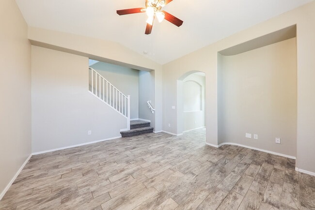 2432 W Dusty Wren Dr