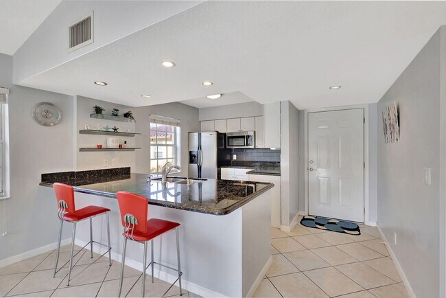 Photo - 1060 Lake Shore Dr Unidad Apt 204