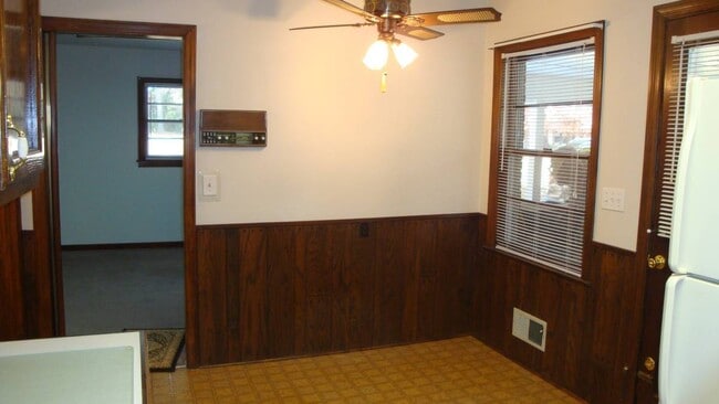 Photo - 3820 Orchard Rd SE