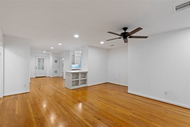Photo - 1422 Hewitt Dr