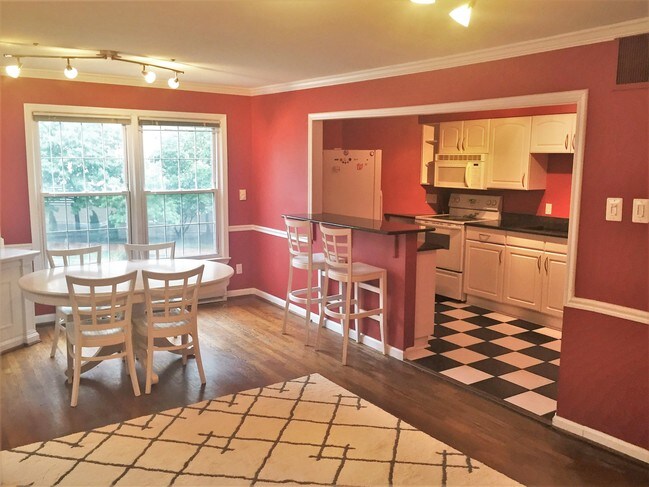 Photo - 900 24th St NW
