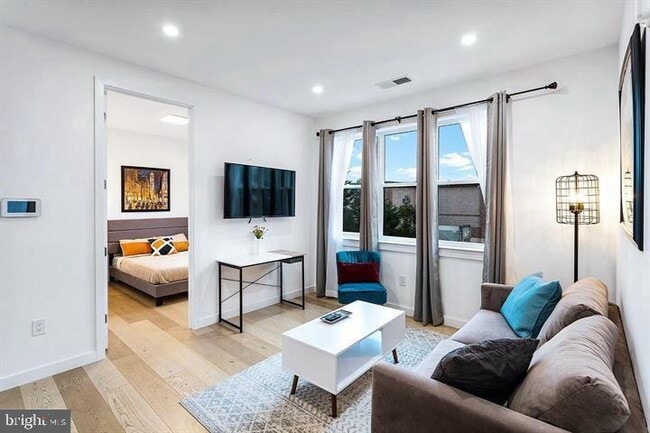 Building Photo - 1806 I St NE Unit 7