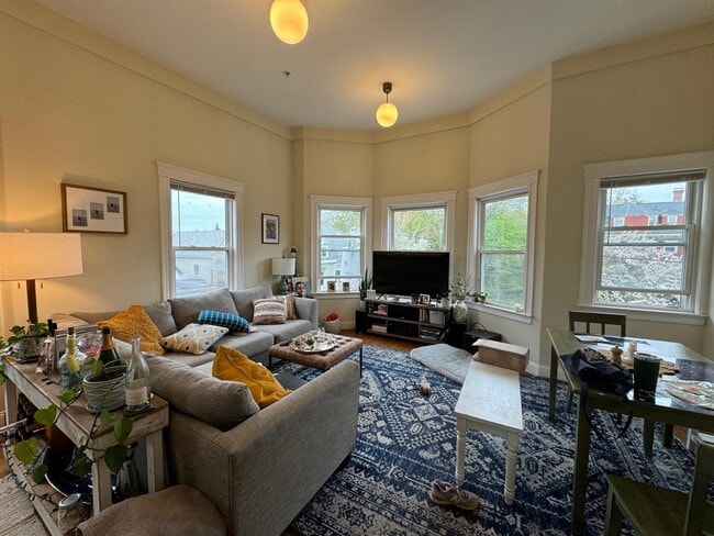 Building Photo - 6 Giles Park Unit 3A