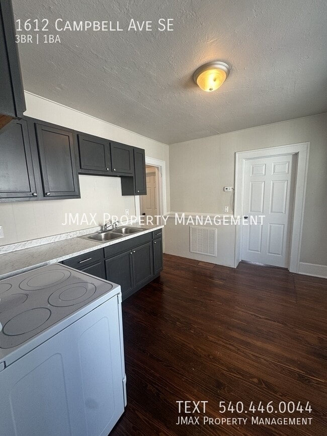 Photo - 1612 Campbell Ave SE