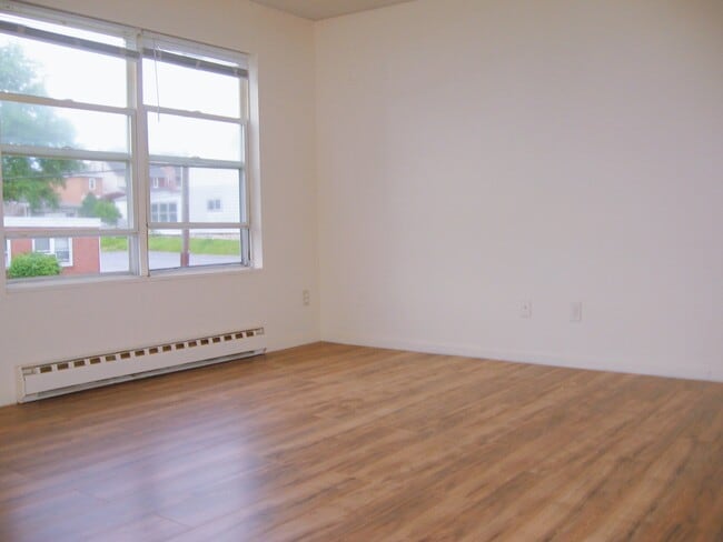Photo - 644 Genesee St