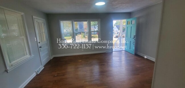 Photo - 2711 Sink St