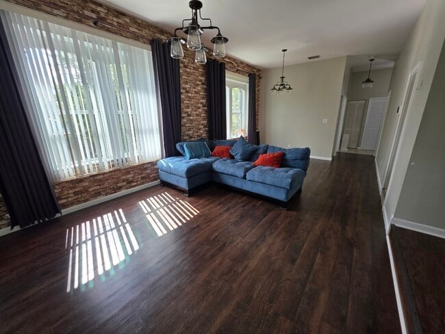 Photo - 40 N Eustis St