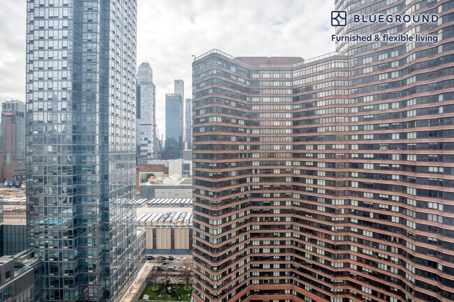 Photo - 635 W 42nd St Unidad SI FL18-ID1436