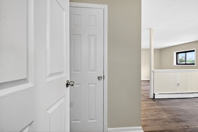 Photo - Glen Roc Shopping Center (172-252 Scotch Rd Ewing, NJ 08628) Unit Apt 252