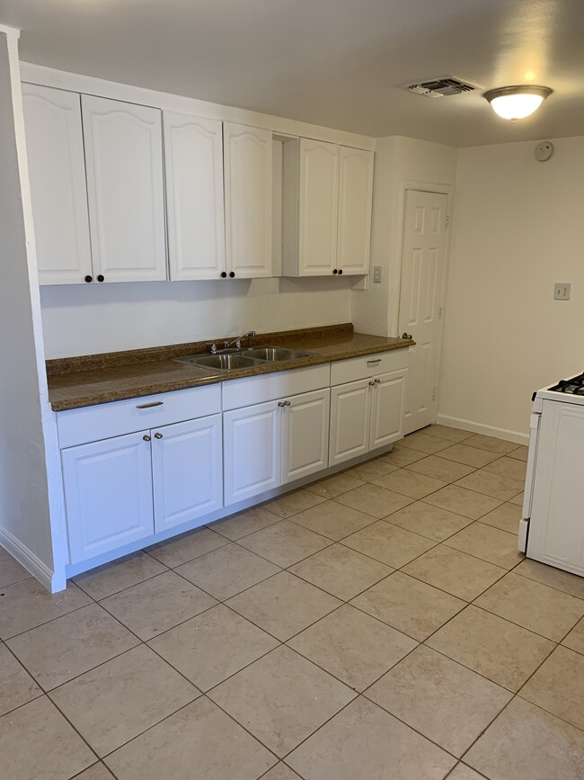 Kitchen 1 - 1508 W Sahuaro Dr House Unit 1