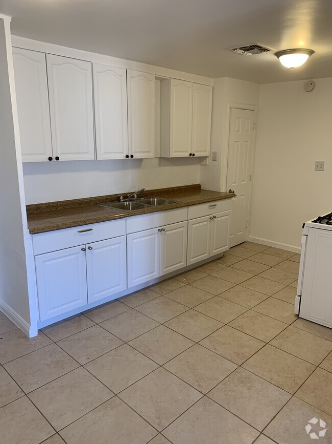 Building Photo - 1508 W Sahuaro Dr Unit 1 Rental