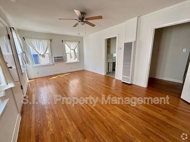 Building Photo - 2813 Rowena Ave Rental