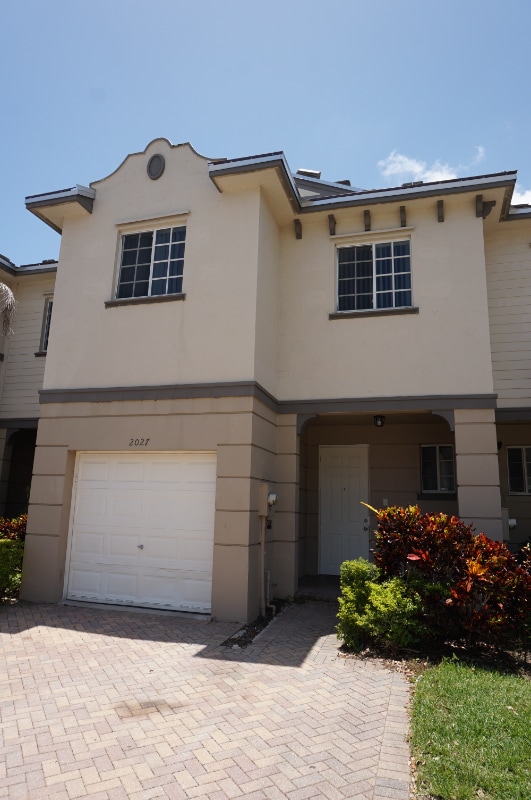 Building Photo - 2026 Nassau Dr Rental