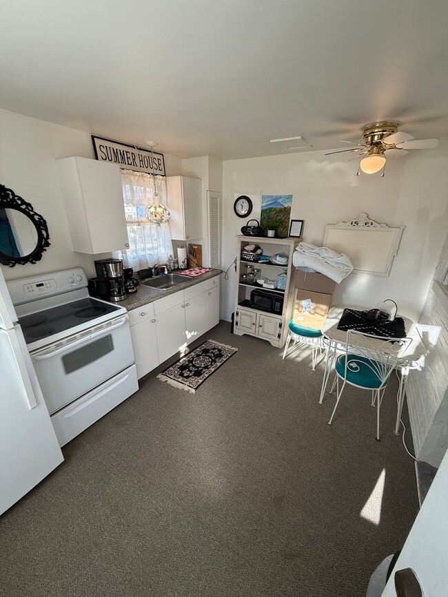 Photo - Charming Cottage in Newportville