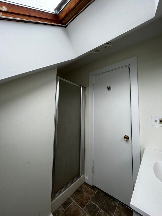 Photo - 20-22-22 Winter St Unidad 20