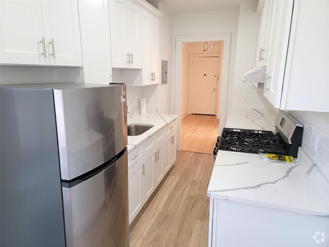 Building Photo - 6 West Ave Unit 2F Rental