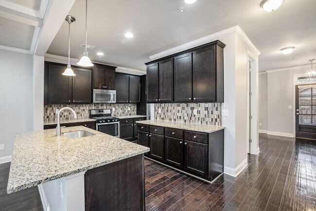 Photo - 612 Luckett Ct