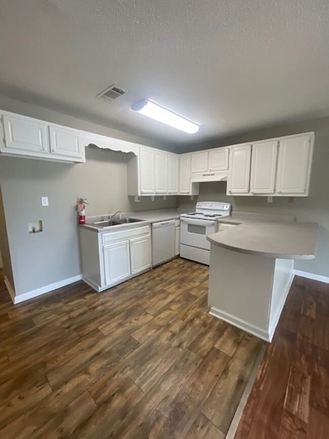 Photo - Renovated 3 Bedroom 2 Bath Home for Rent!