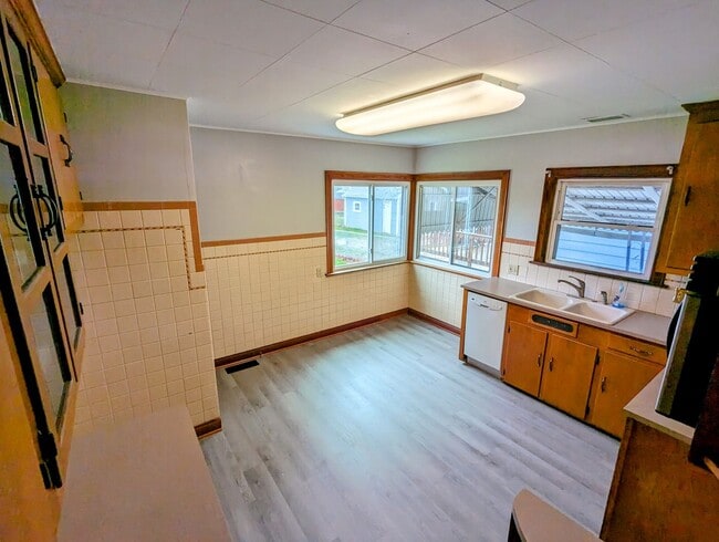 Photo - Beautiful 3 bedroom home with covered fron...