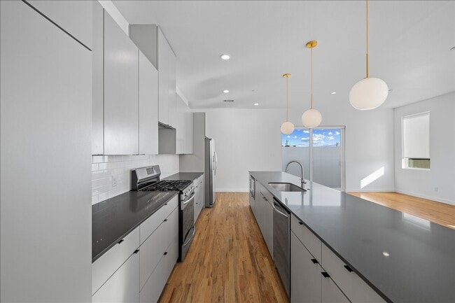 Photo - 1715 Bennett Ave Unit 104