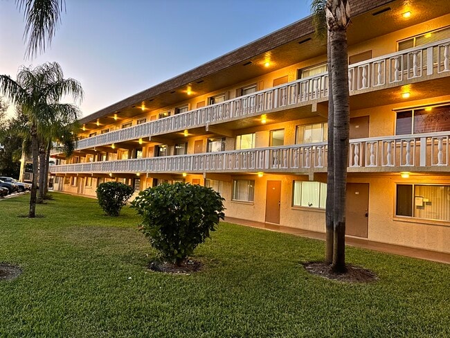 Building Photo - 600 Village Green Ct Unit 203