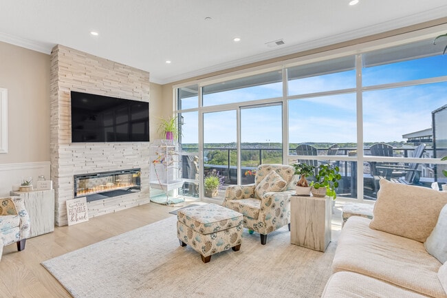 Photo - Luxury 3 Bdrm Condo for Rent in NorthLink * Parking * Storage * 10th Floor Views Unit 1003