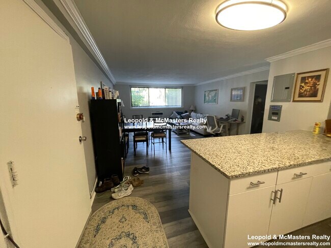 Building Photo - 520 Washington St Unit 519 Washington Street A