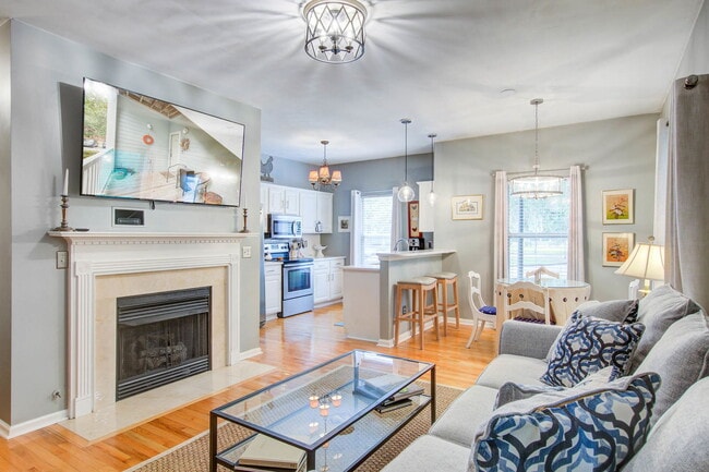 Building Photo - 2347 Tall Sail Dr Unit 201A