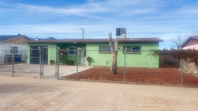 Building Photo - 5133 Pikes Peak Dr