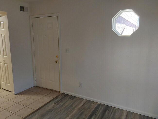 Photo - 2551 W 24th St
