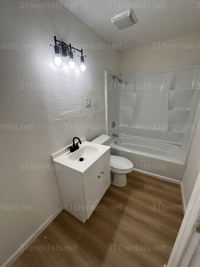 Photo - $925 - 3 bedroom/ 1 bathroom - Single Family Home