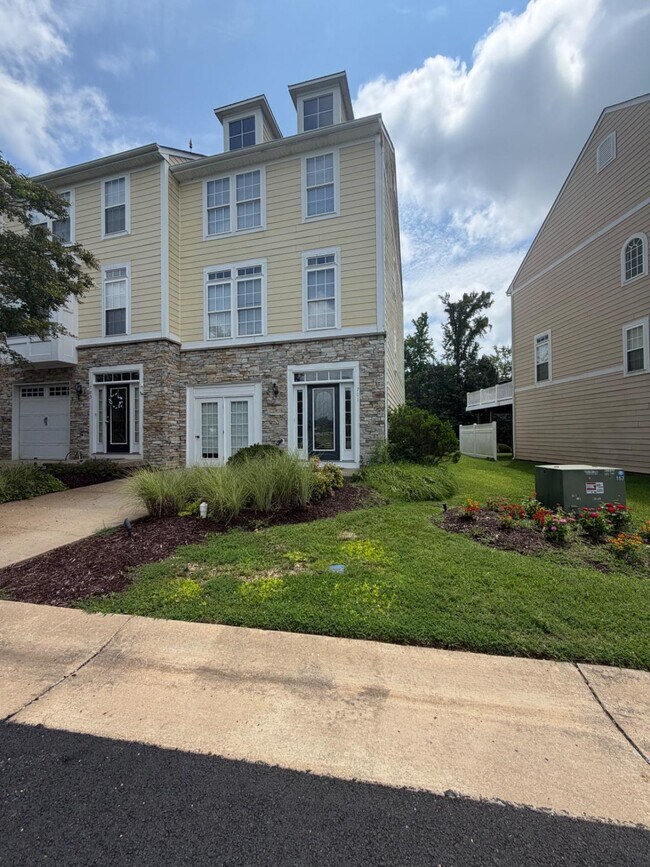 Building Photo - 701 Monroe Point Dr