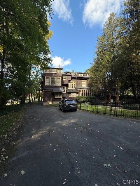 Photo - 1618 James St