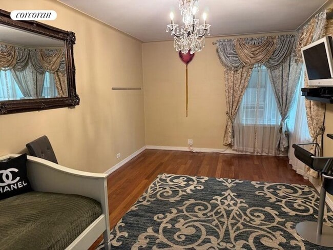 Photo - 325 E 77th St