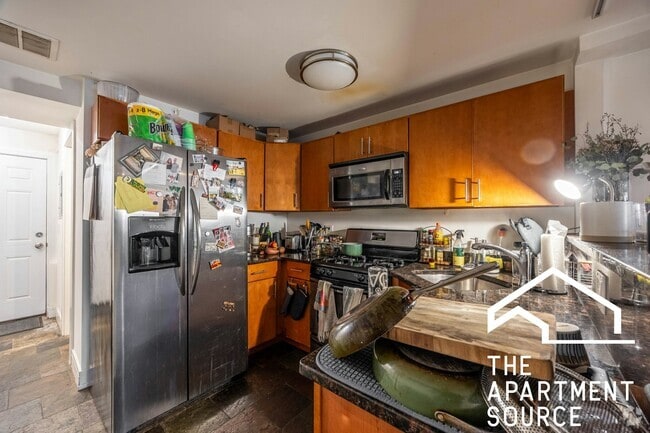 Building Photo - 3023 N Oakley Ave Unit G Rental