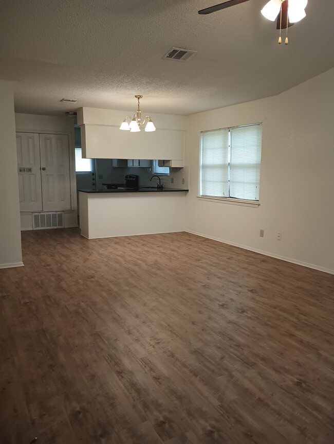 Building Photo - 1405 Chapelwood Dr Unit 1405 Chapelwood Drive Rental