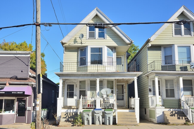 Building Photo - 818/820 Brady Unit 820