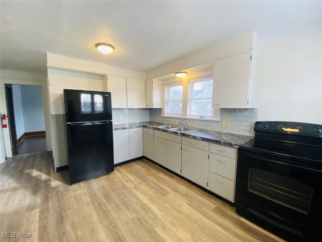 Photo - 2420 E Market St Unit 2