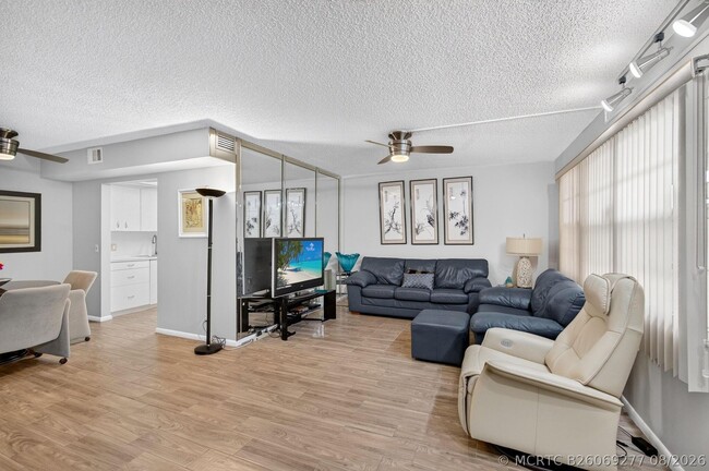 Photo - 3030 Wolverton E