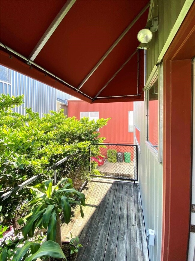 Photo - 823 Robin St