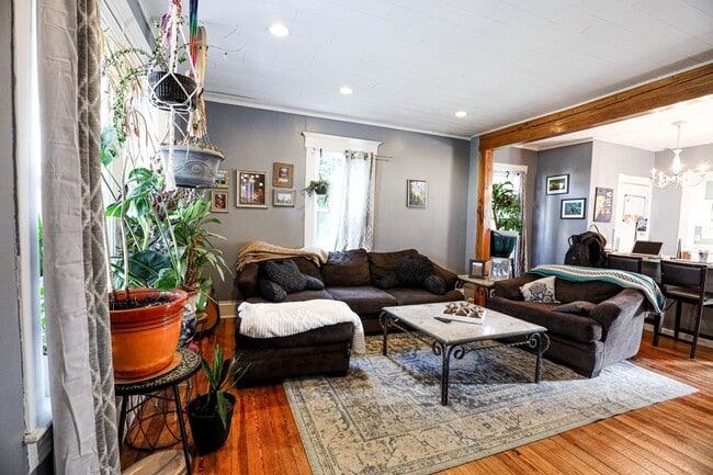 Photo - 670 Jones Ave