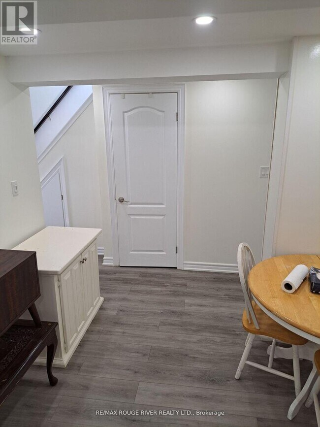 Photo - 848 Danforth Rd